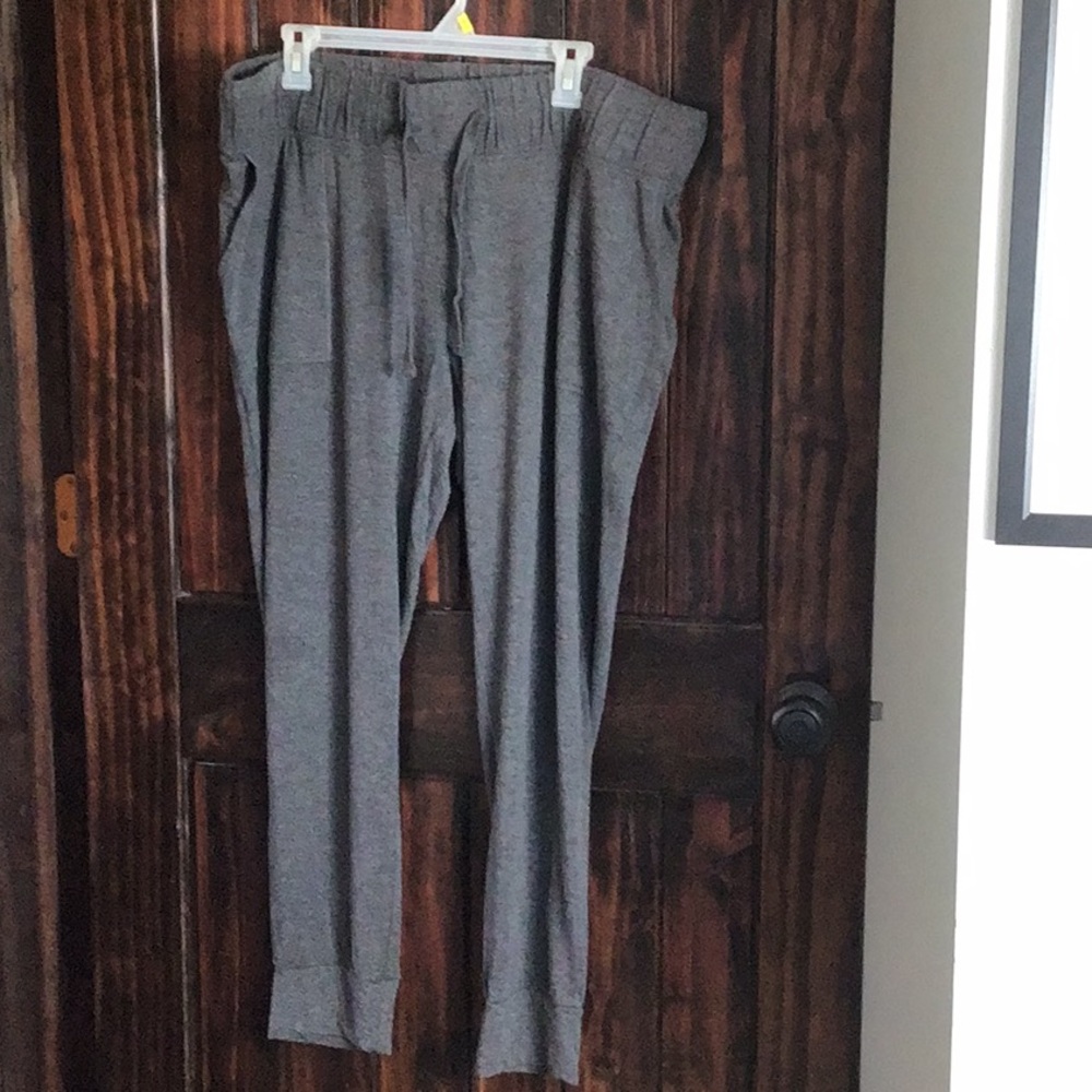 Isabel maternity size XL gray lounger pants. Excellent condition.